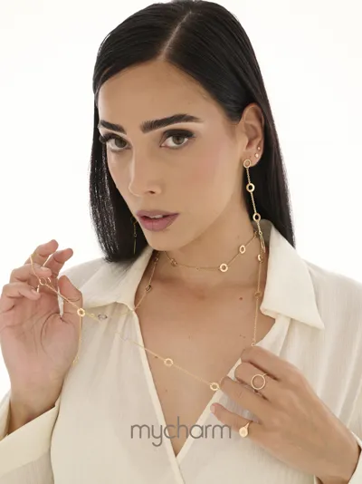 Model wearing a circular-link chain necklace, earrings and diamond rings in 18kt gold, MyCharm