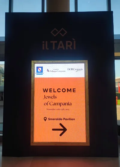 The Jewels of Campania welcome sign at Il Tarì, with an arrow showing the way.