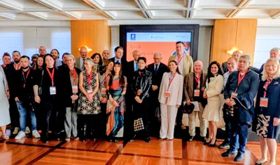 Group photograph of buyers and organisers in the conference room.