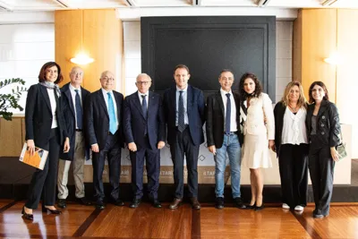 Institutional representatives and organisers posing for a group photograph.