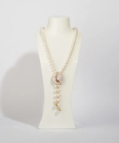 Cultured pearl necklace with a cameo pendant and gold-plated silver details