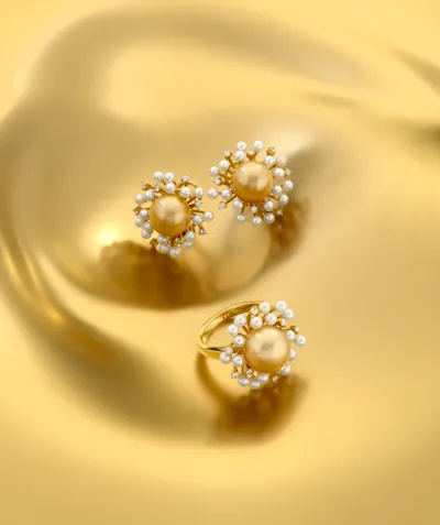 Earrings and ring in 18-karat yellow gold with golden South Sea pearls and white freshwater pearls