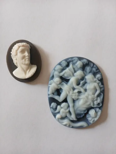 Hand-carved agate cameos for a brooch or pendant