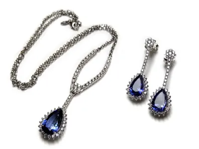 Earrings and necklace in 18kt gold with diamonds and tanzanite