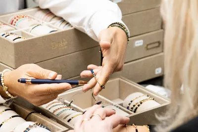 Hands presenting a selection of jewellery during the 2025 edition.