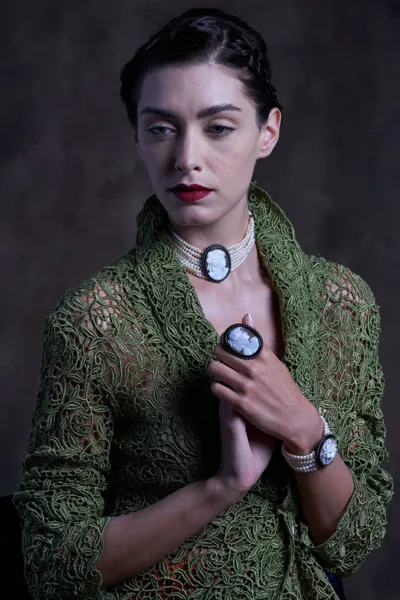 Model wearing a choker, ring and bracelet with natural pearls and hand-carved shell cameos, Raffaello collection