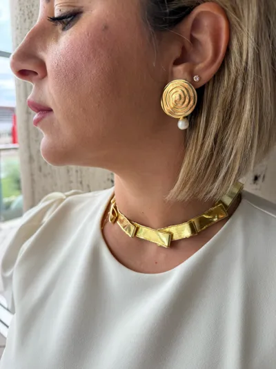 Model wearing a 925 sterling silver necklace and earrings with freshwater pearls