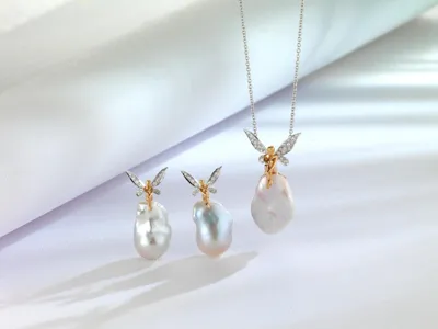 Earrings and pendant with baroque pearls and small winged figures